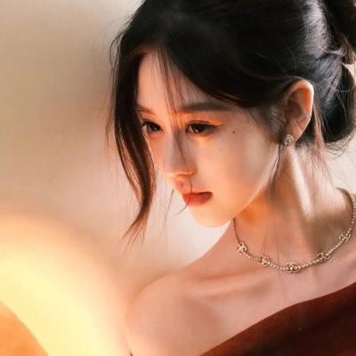 背鸭子的男孩